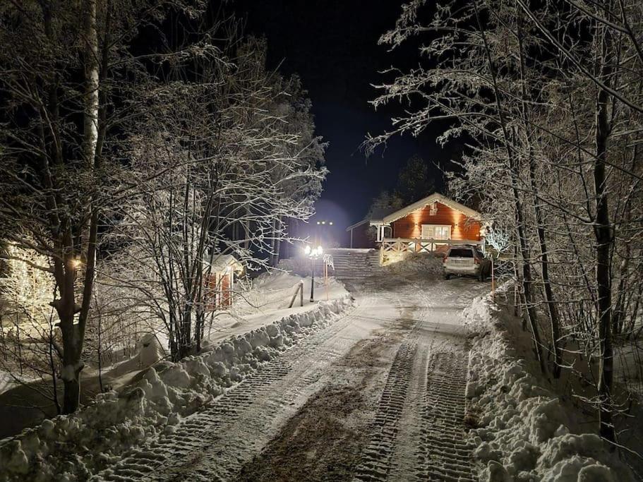 Mysig Stuga Med Sjoetomt, Naera Jaervsoebacken Eksteriør bilde