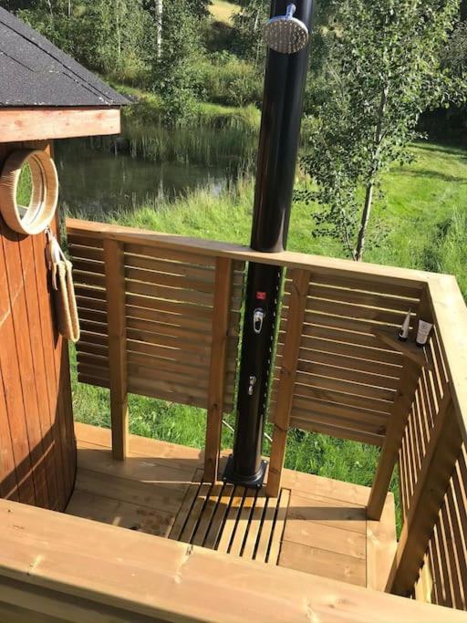 Mysig Stuga Med Sjoetomt, Naera Jaervsoebacken Eksteriør bilde