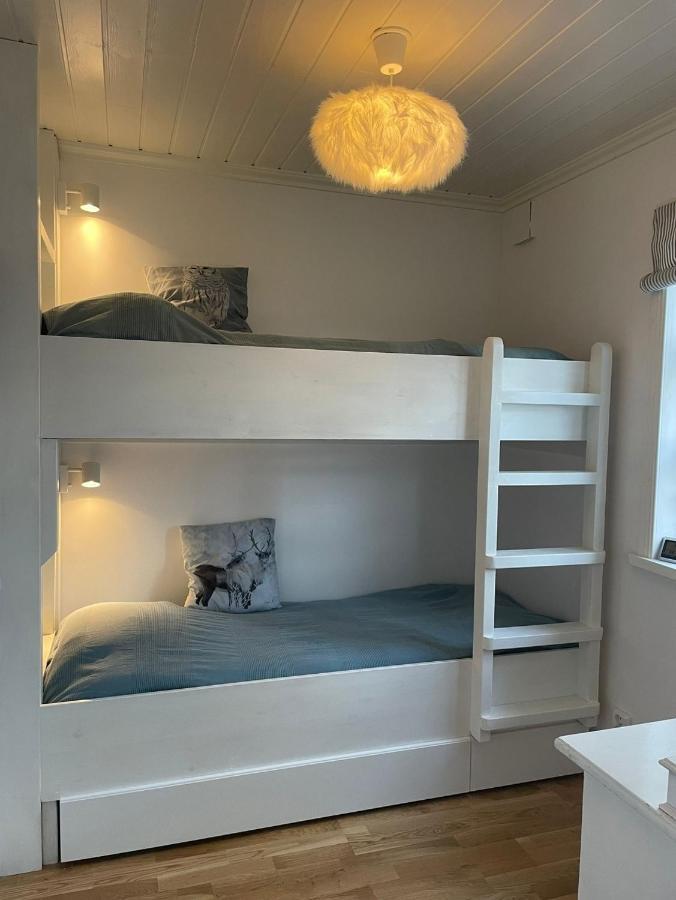 Mysig Stuga Med Sjoetomt, Naera Jaervsoebacken Eksteriør bilde